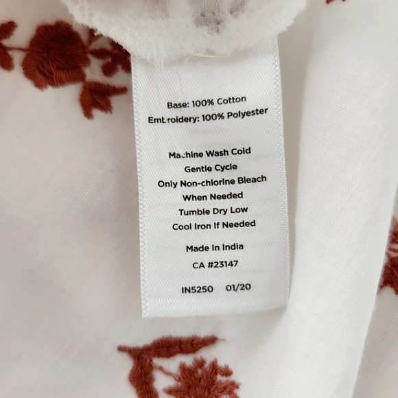 *SOLD* Talbots Floral Embroidered Scallop Button Down Shirt - Size 2X - Picture 5 of 6